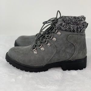 Cliffs gray lace up ankle boots size 6